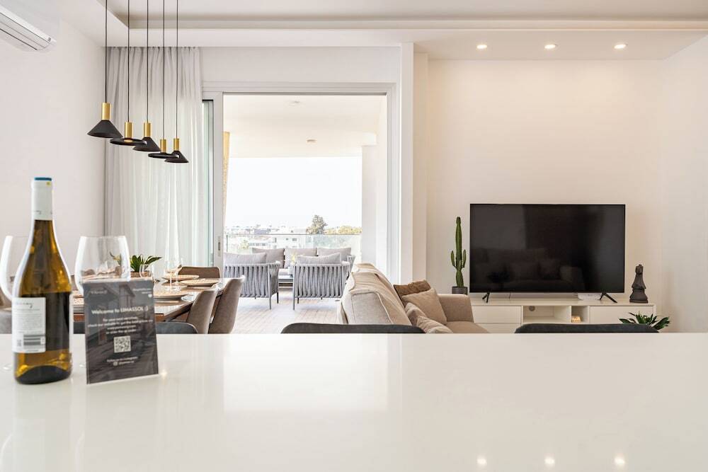 Лимассол: YAMAS Urban Living Pool Penthouse Marvel