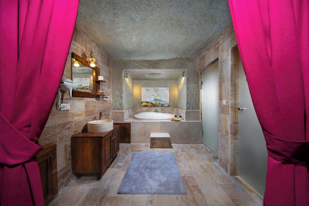 Мустафапаша: world cave house