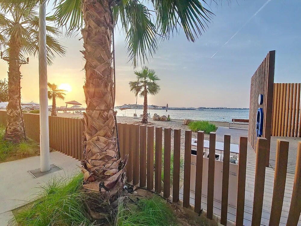 Дубай: Primestay - 1BR Sea View in Beach Isle