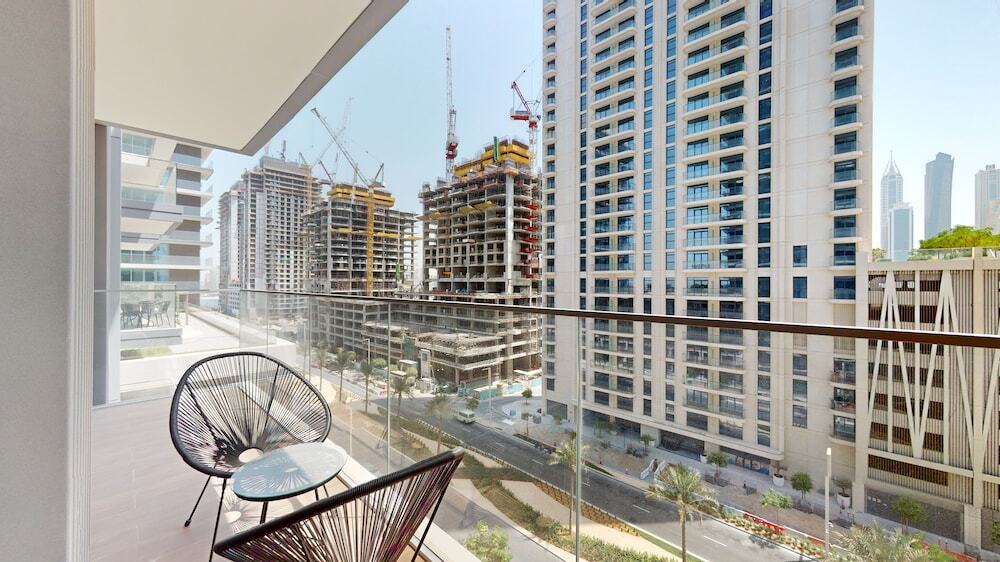 Дубай: Primestay - 1BR Sea View in Beach Isle