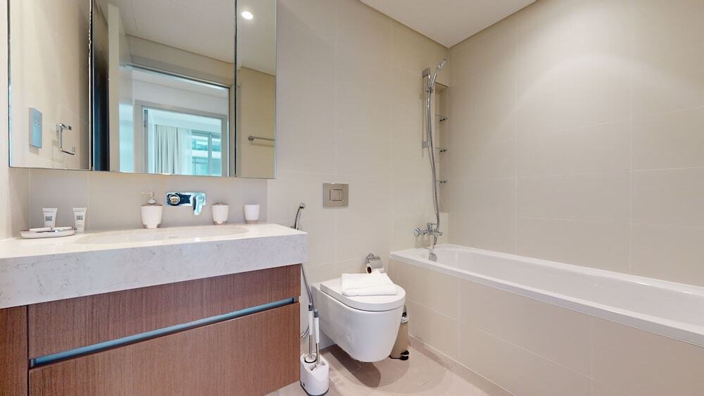Дубай: Primestay - 1BR Sea View in Beach Isle