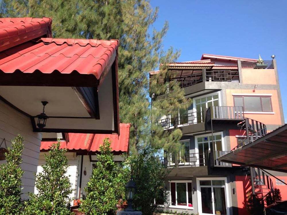 Сирача: Red Heart Resort