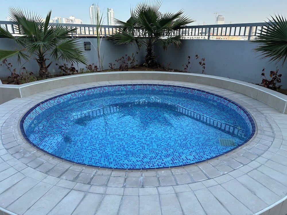 Дубай: Luxurious and Spacious one Bedroom Apartment in the Heart of Dubai