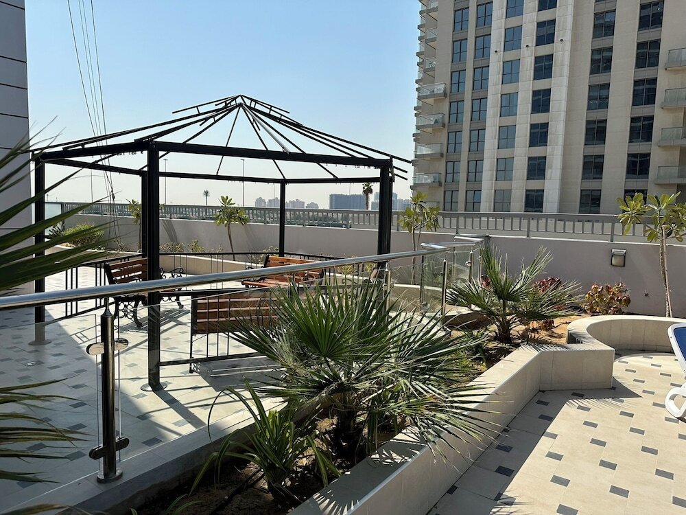 Дубай: Luxurious and Spacious one Bedroom Apartment in the Heart of Dubai