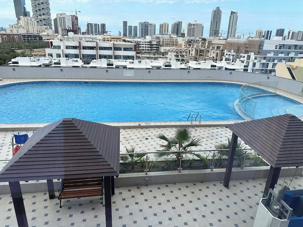 Дубай: Luxurious and Spacious one Bedroom Apartment in the Heart of Dubai