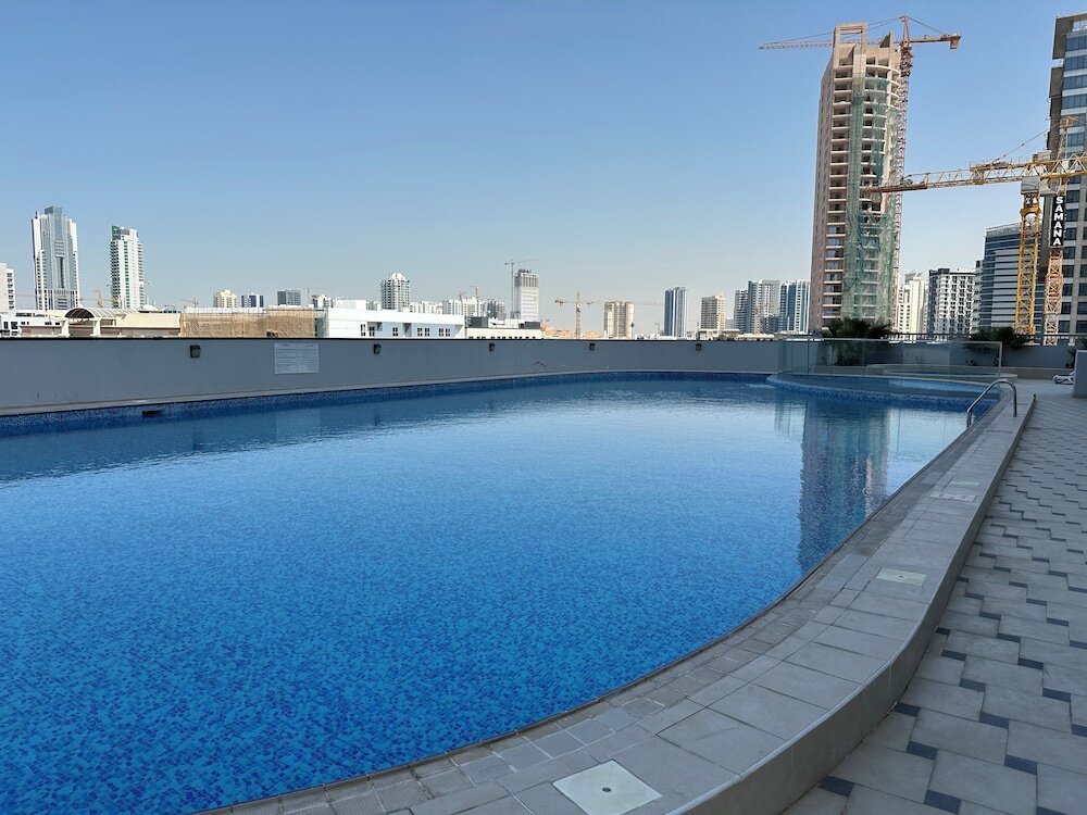 Дубай: Luxurious and Spacious one Bedroom Apartment in the Heart of Dubai