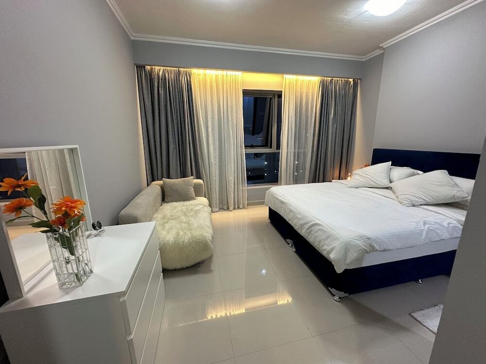 Дубай: Luxurious and Spacious one Bedroom Apartment in the Heart of Dubai