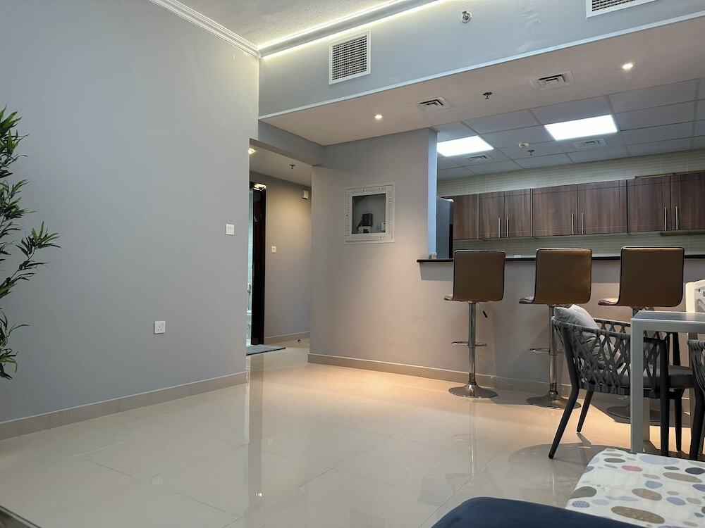 Дубай: Luxurious and Spacious one Bedroom Apartment in the Heart of Dubai