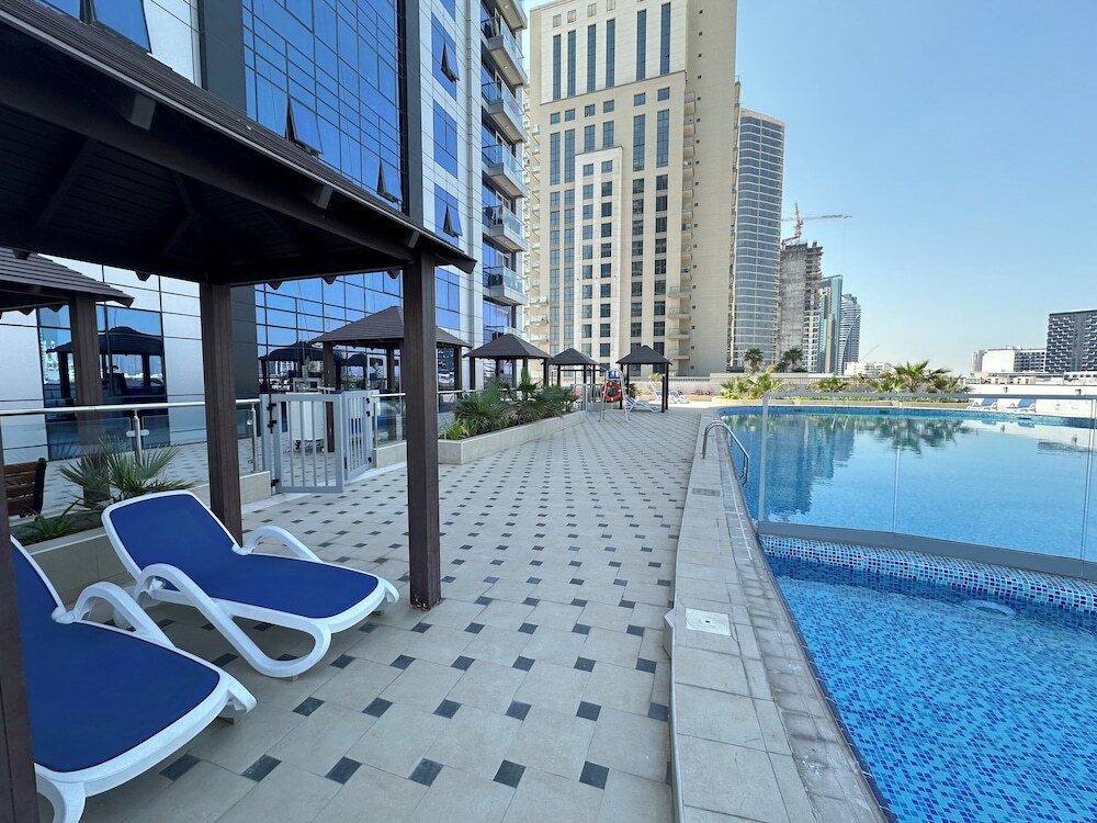 Дубай: Luxurious and Spacious one Bedroom Apartment in the Heart of Dubai