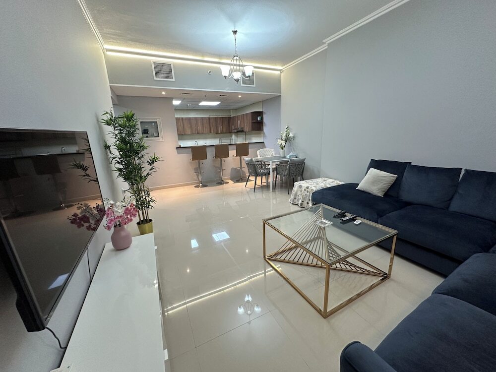 Дубай: Luxurious and Spacious one Bedroom Apartment in the Heart of Dubai