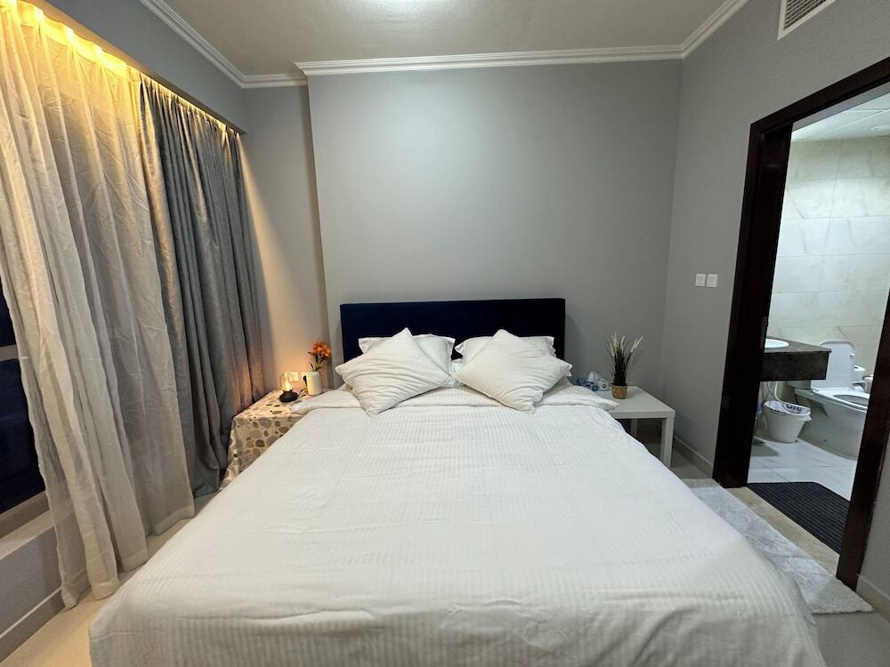Дубай: Luxurious and Spacious one Bedroom Apartment in the Heart of Dubai