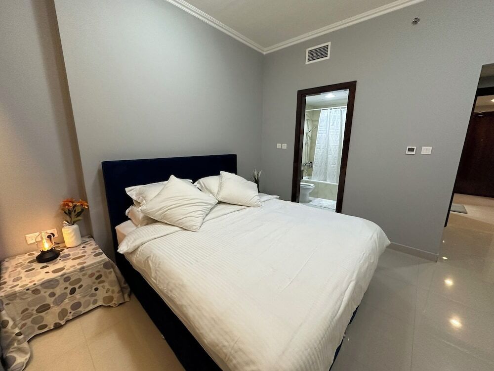 Дубай: Luxurious and Spacious one Bedroom Apartment in the Heart of Dubai