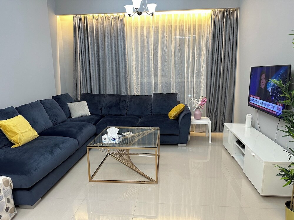 Дубай: Luxurious and Spacious one Bedroom Apartment in the Heart of Dubai