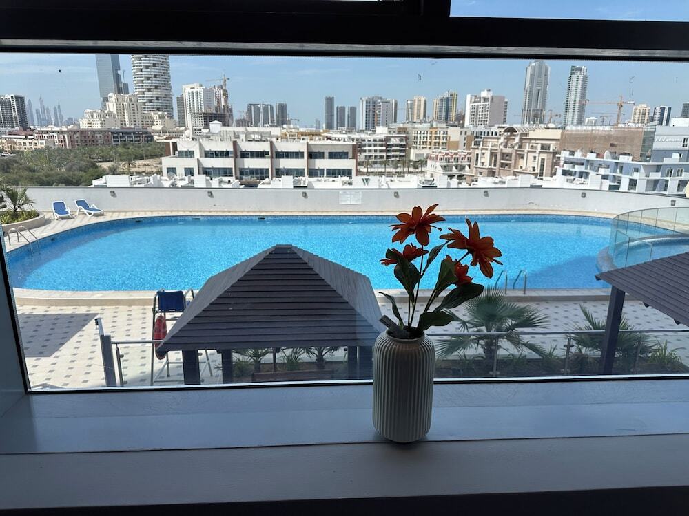 Дубай: Luxurious and Spacious one Bedroom Apartment in the Heart of Dubai