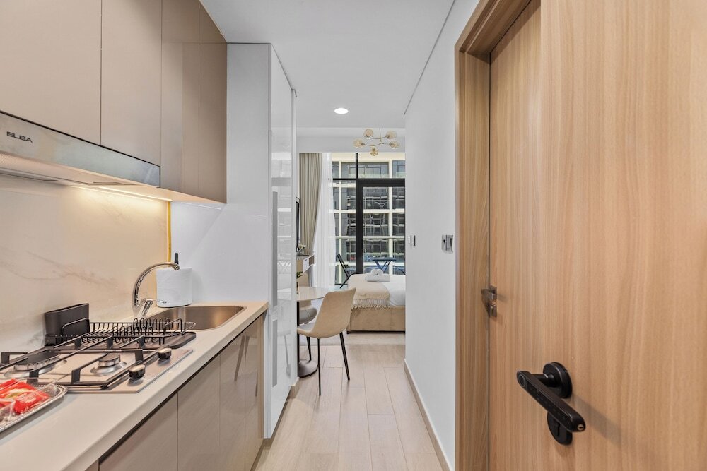 Дубай: Waves - Azizi Riviera Building 25 Cozy Studio With Balcony