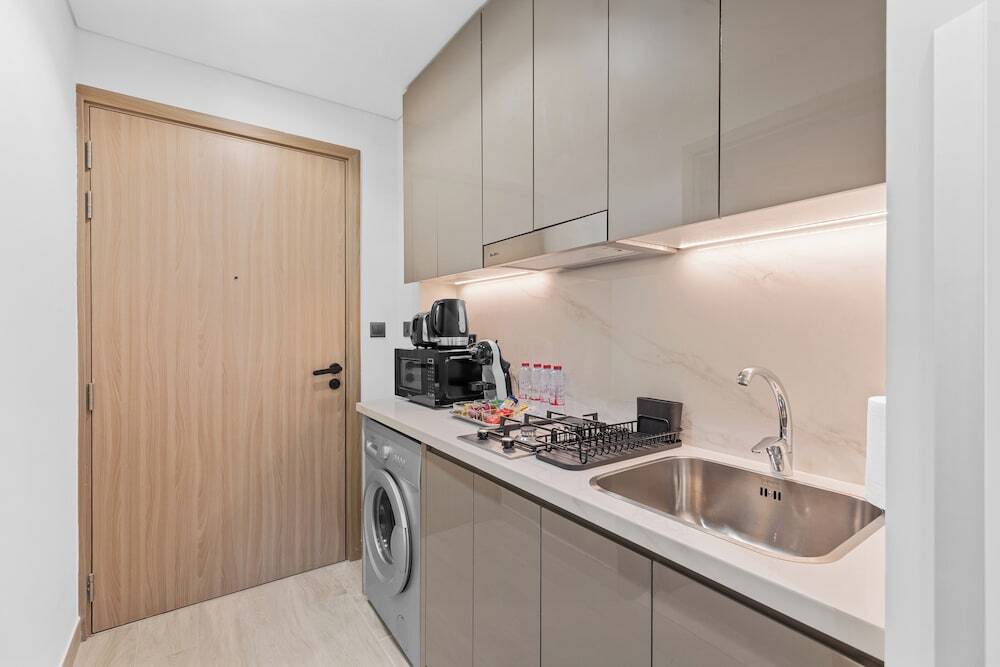 Дубай: Waves - Azizi Riviera Building 25 Cozy Studio With Balcony