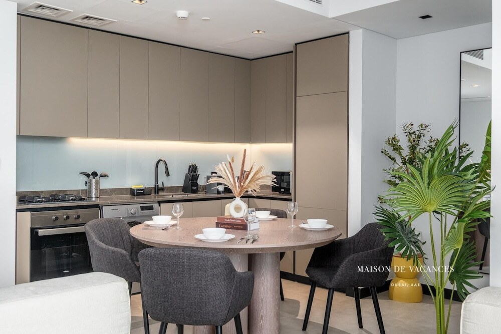 Дубай: Luxurious 2BR w/ Waterfront and Burj Khalifa View