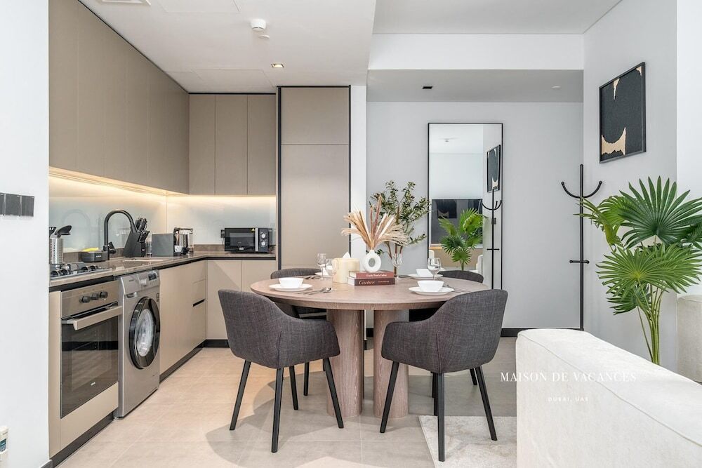 Дубай: Luxurious 2BR w/ Waterfront and Burj Khalifa View