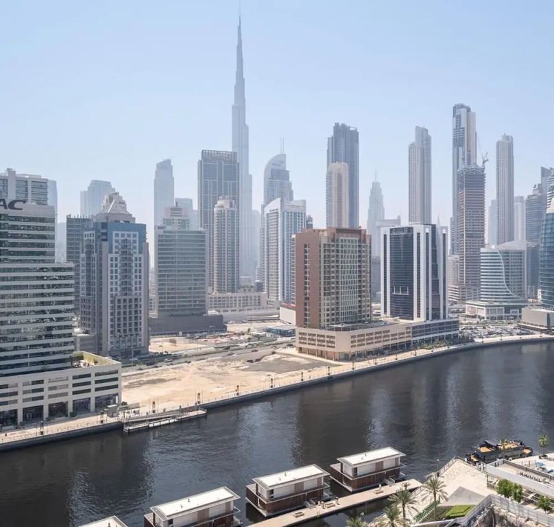 Дубай: Luxurious 2BR w/ Waterfront and Burj Khalifa View