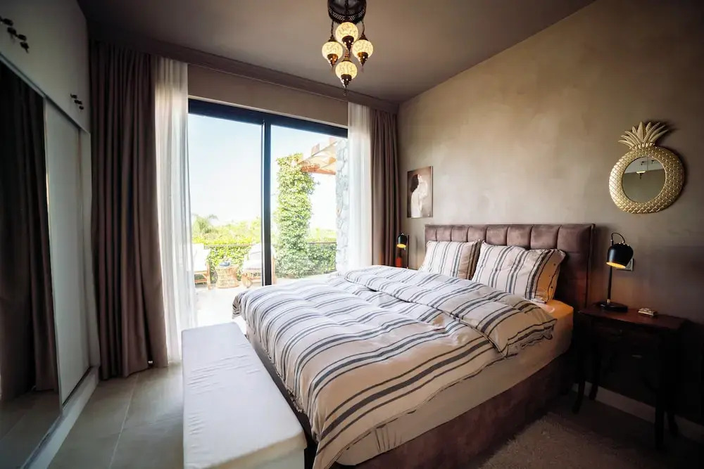 Калогреа: Modern and Cozy Designer Apartment in Relaxing Environment