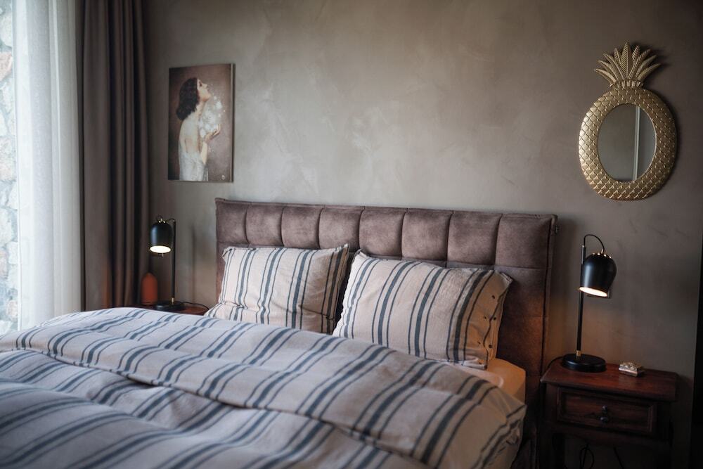 Калогреа: Modern and Cozy Designer Apartment in Relaxing Environment