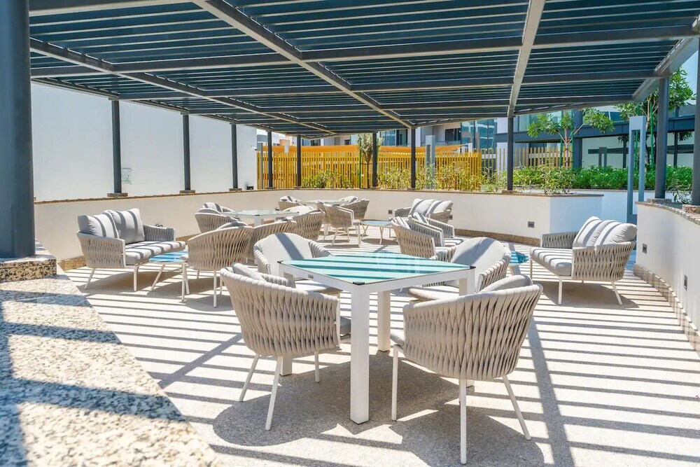 Дубай: Al Meydan - Sobha Waves 1BR Plus Maids