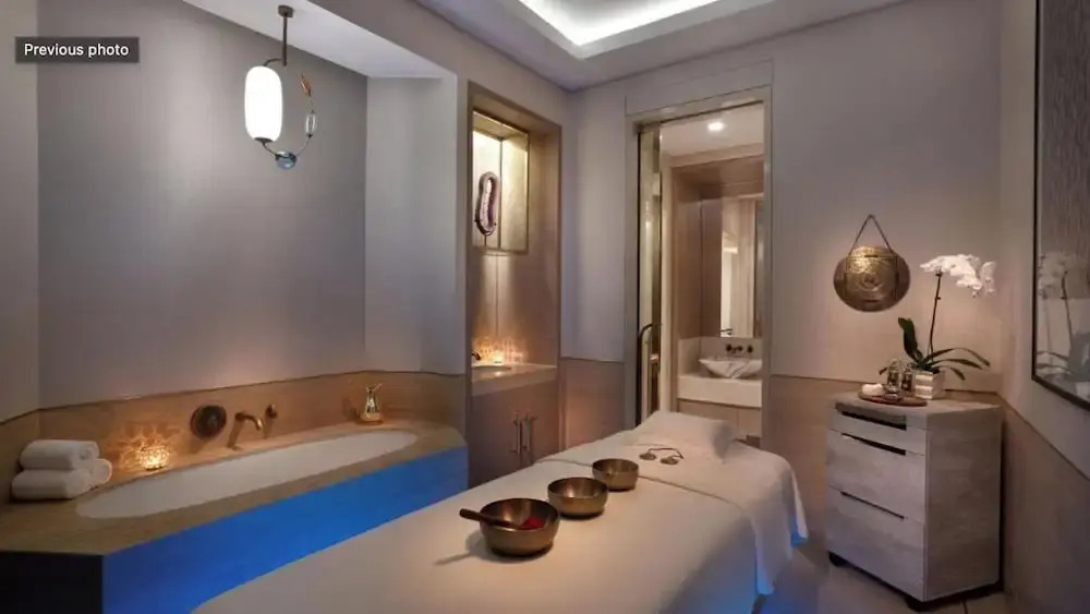 Дубай: Luxurious St Regis 1 Bed Palm View