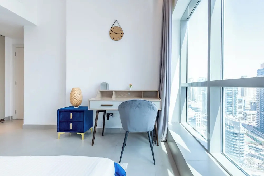 Дубай: SuperHost - Exclusive 25th Floor Retreat with Marina Views