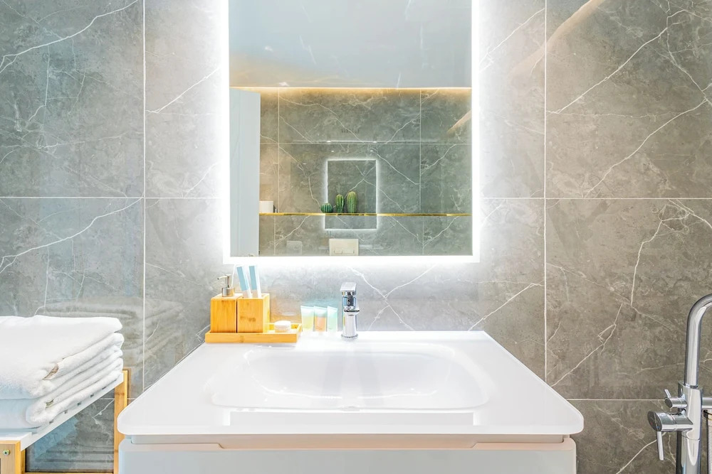 Дубай: SuperHost - Exclusive 25th Floor Retreat with Marina Views