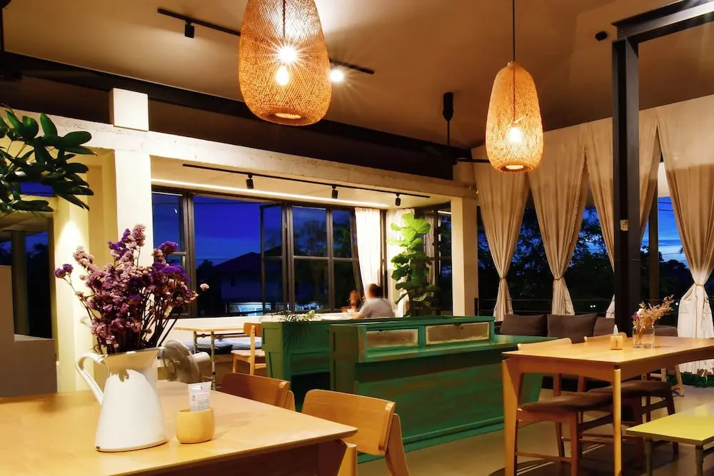 Пхра-Прадэнг: Coconut Lane Bangkok
