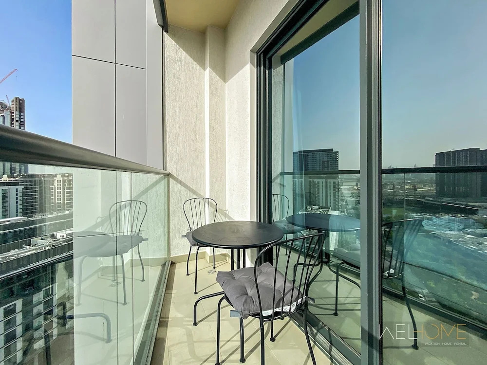 Дубай: WelHome - Charming Apt With City Lights in Sobha Waves