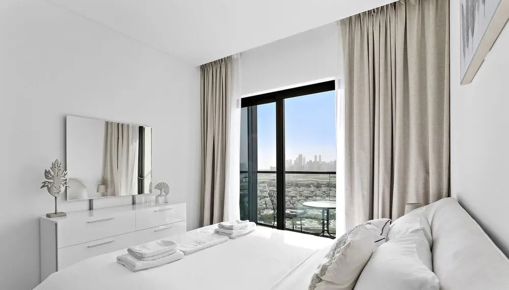 Дубай: WelHome - Charming Apt With City Lights in Sobha Waves