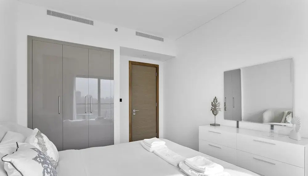Дубай: WelHome - Charming Apt With City Lights in Sobha Waves