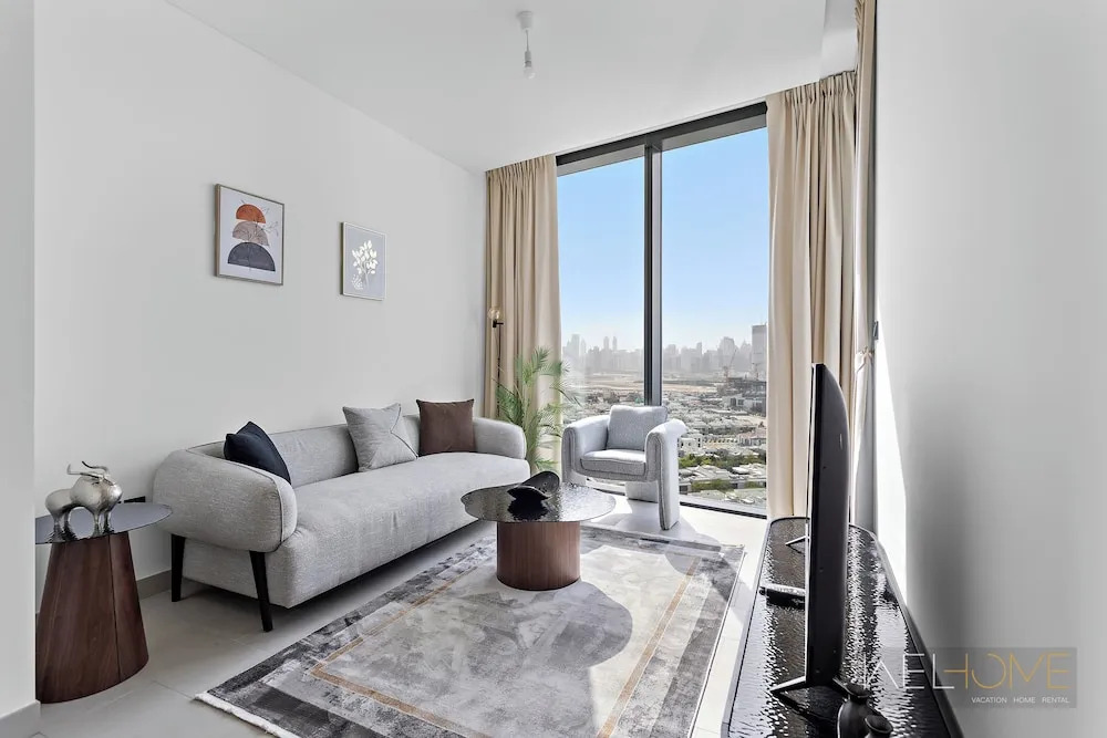 Дубай: WelHome - Charming Apt With City Lights in Sobha Waves