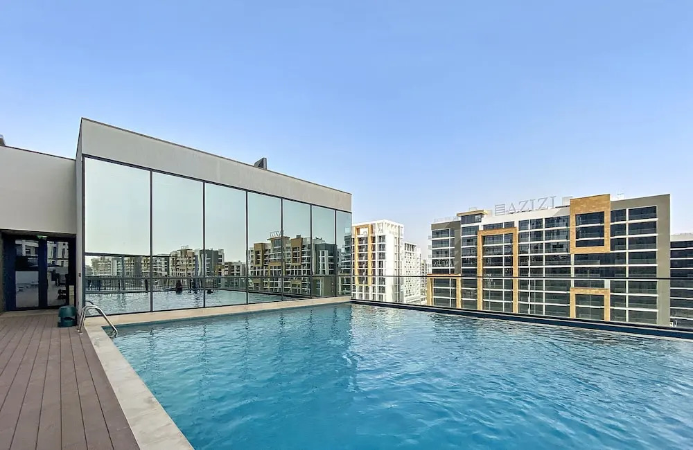 Дубай: WelHome - Charming Apt With City Lights in Sobha Waves