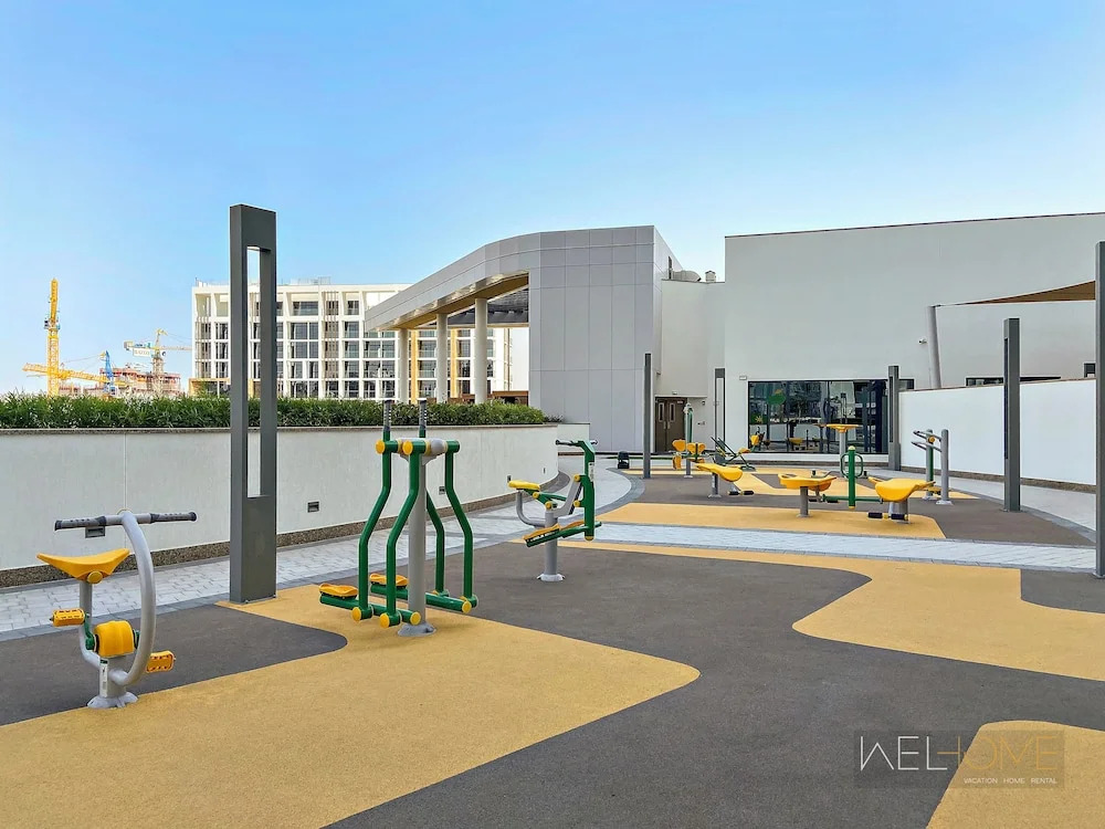 Дубай: WelHome - Charming Apt With City Lights in Sobha Waves