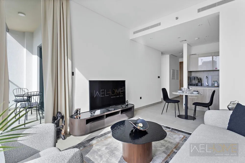Дубай: WelHome - Charming Apt With City Lights in Sobha Waves