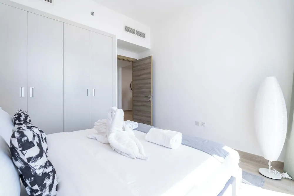 Дубай: Beautiful Views From 30th Floor 2BD JVC