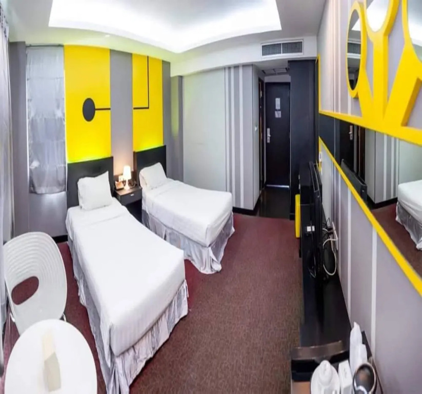 Супханбури: Capital O 75514 Vasidtee City Hotel