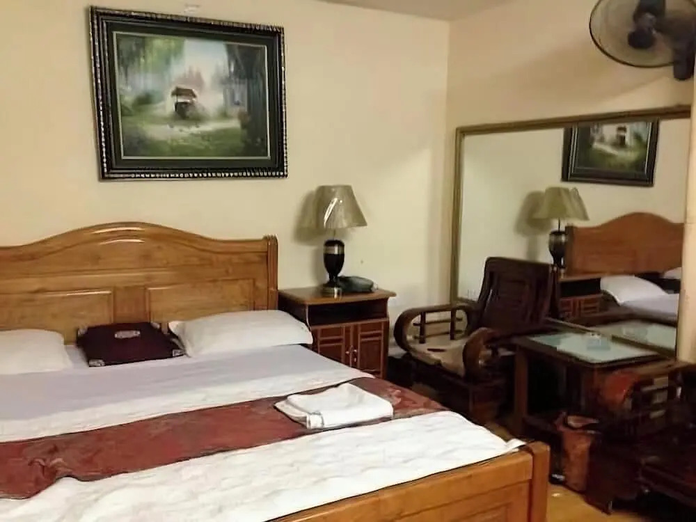 Ханой: Hoang Gia Hotel 150 Nghi Tam HN-BayLux