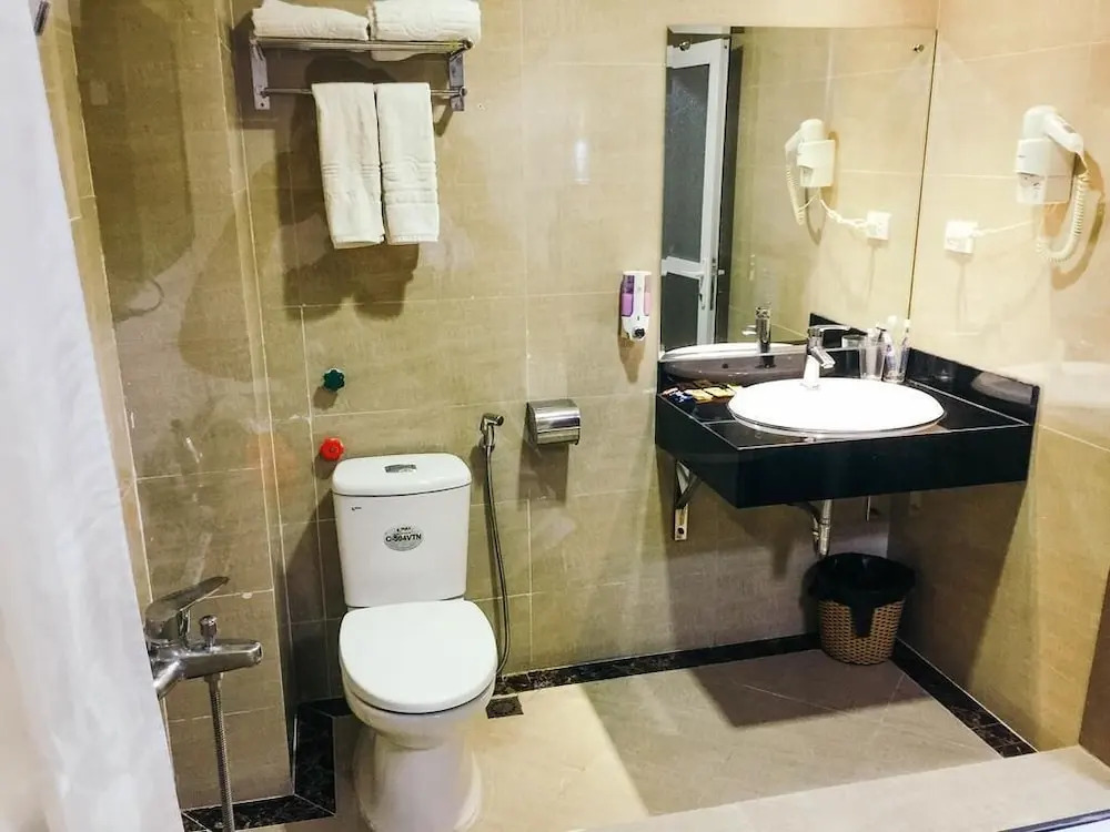 Ханой: Hoang Gia Hotel 150 Nghi Tam HN-BayLux