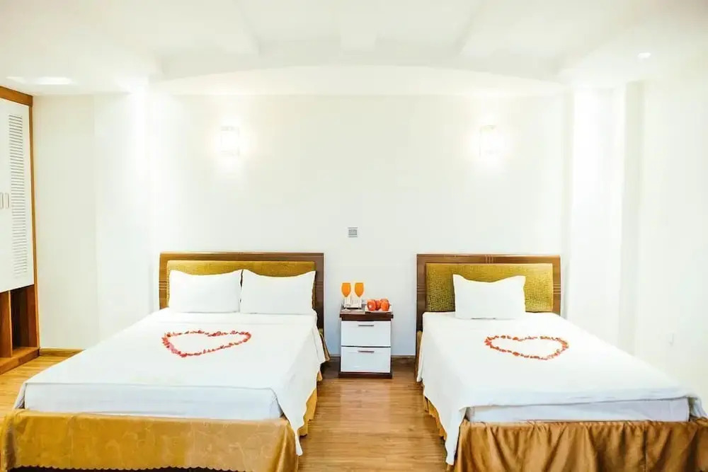 Ханой: Hoang Gia Hotel 150 Nghi Tam HN-BayLux