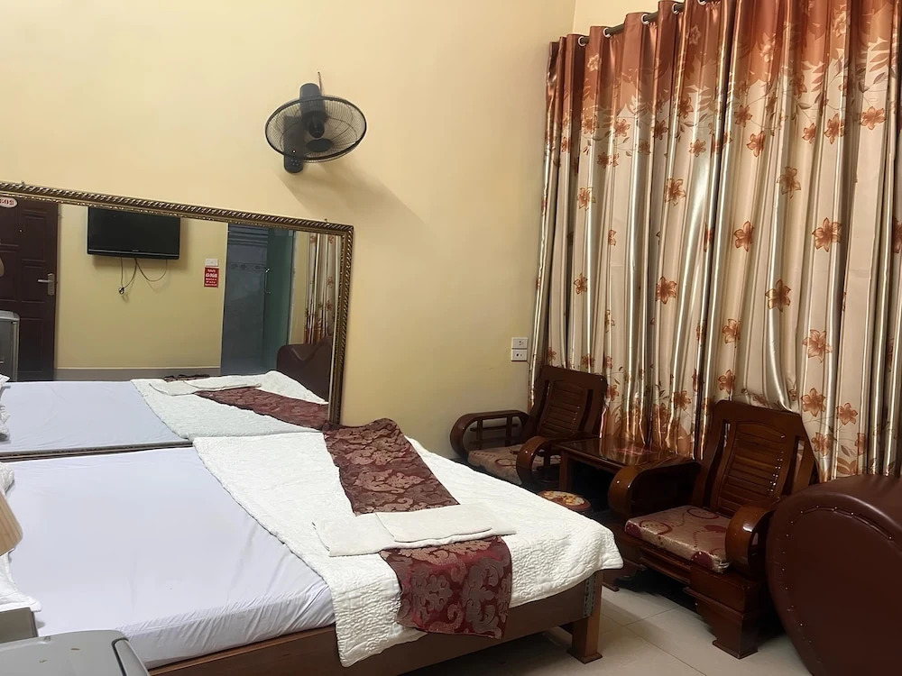 Ханой: Hoang Gia Hotel 150 Nghi Tam HN-BayLux