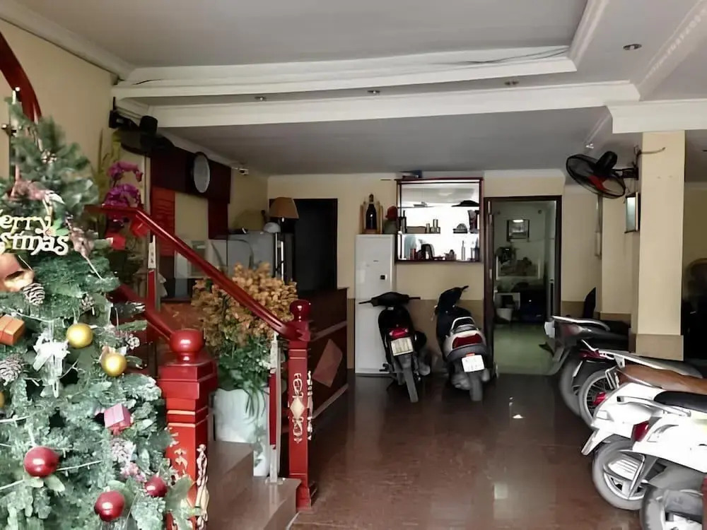 Ханой: Hoang Gia Hotel 150 Nghi Tam HN-BayLux