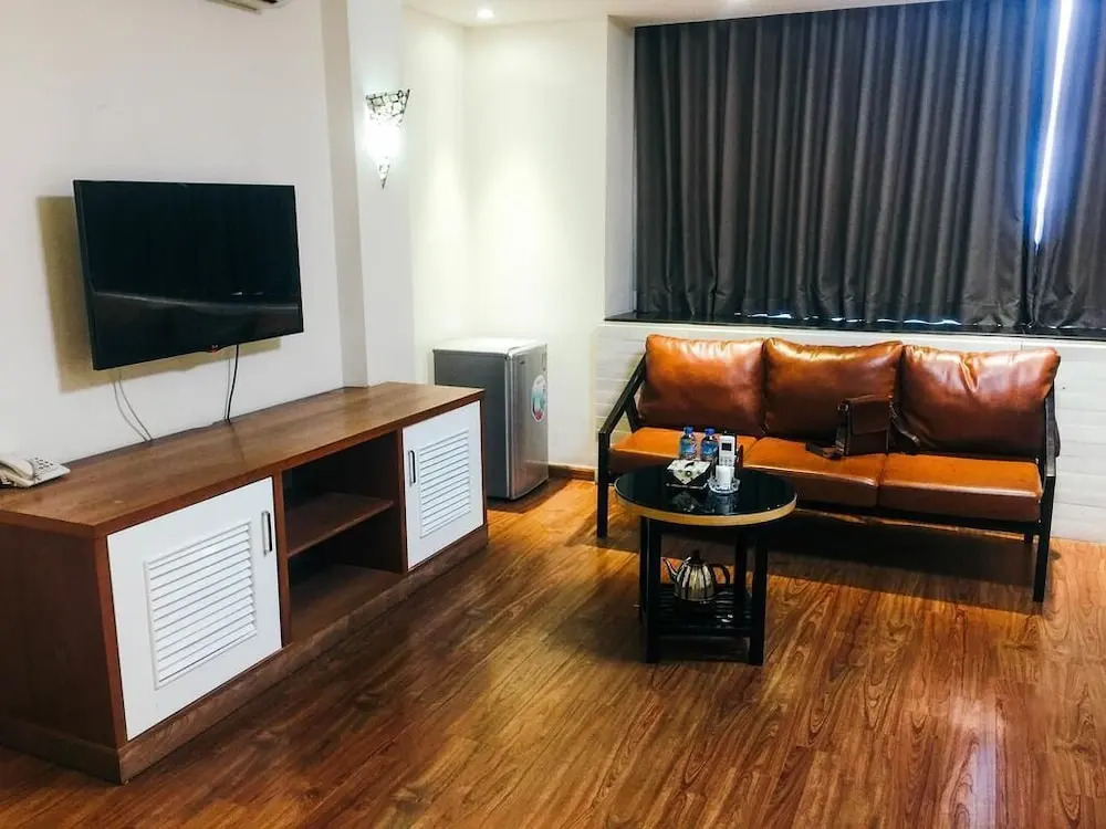 Ханой: Hoang Gia Hotel 150 Nghi Tam HN-BayLux