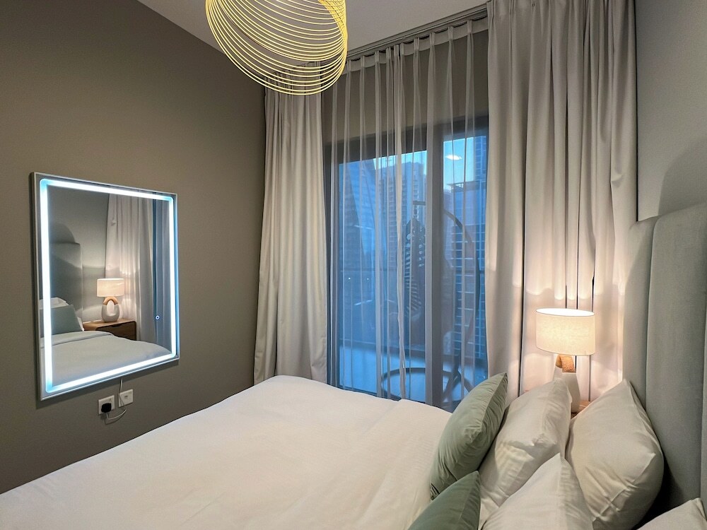 Дубай: 1BDR apartment With Pool View
