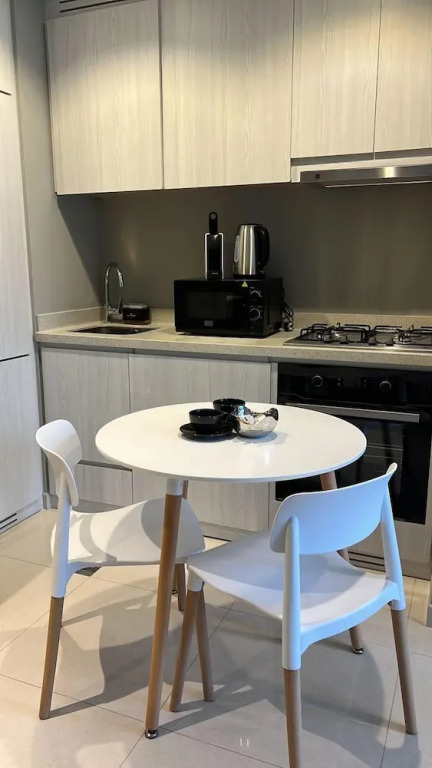 Дубай: 1BDR apartment With Pool View
