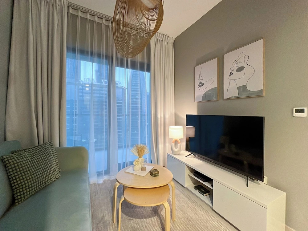 Дубай: 1BDR apartment With Pool View