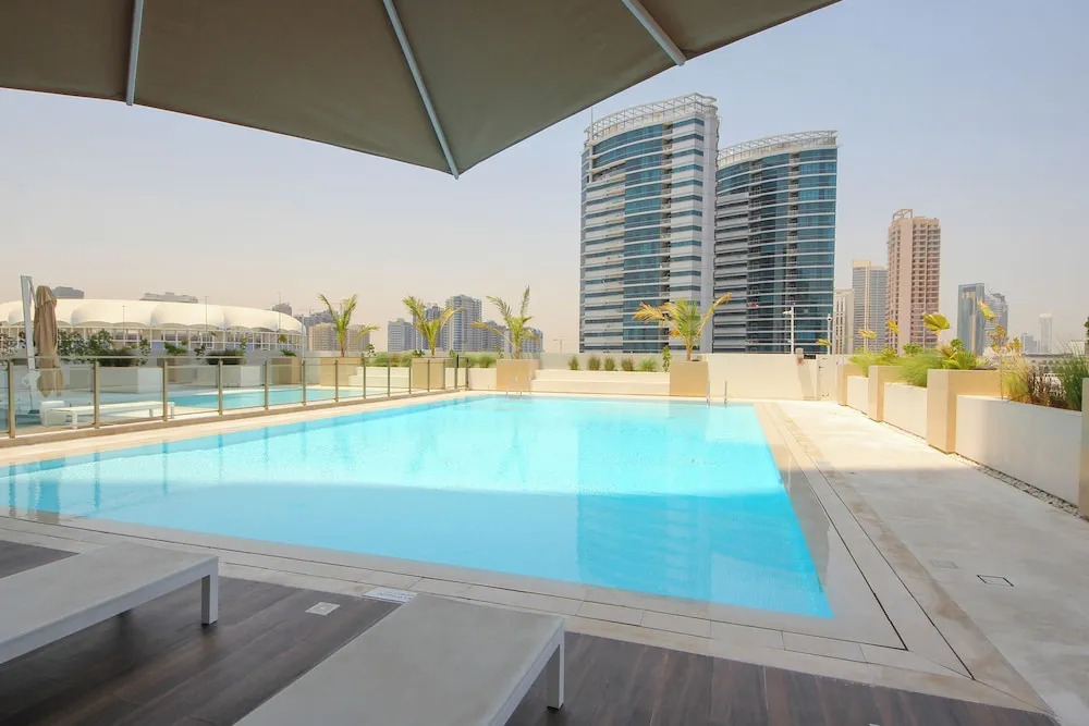 Дубай: Brand new 1BHK with pool and gym