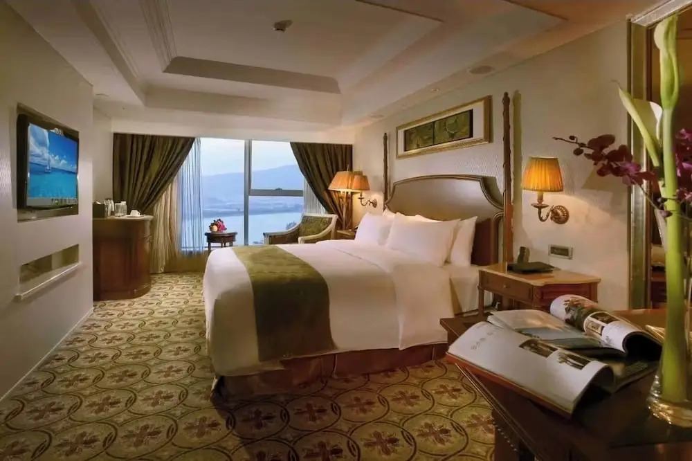 Чжаоцин: Star Lake Hotel